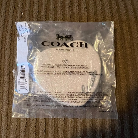 Coach Glitter Heart Compact nwt in packaging - Picture 3 of 4